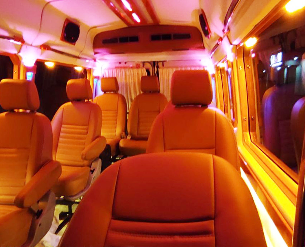 9 Seater Tempo Traveller